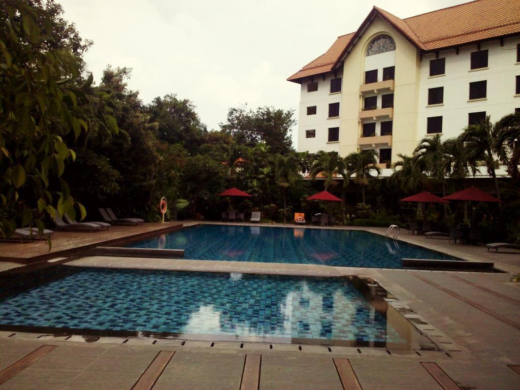Hotel Santika Cirebon Exterior foto